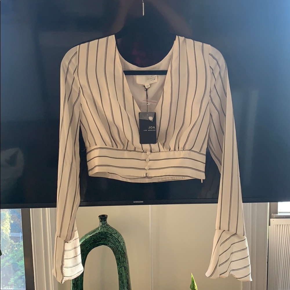 Long sleeve silk crop top with size zipper.